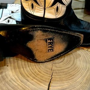 Great condition black and white cowboy boots